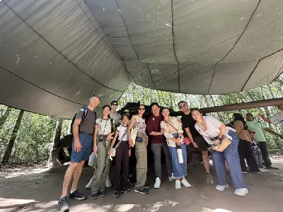 Tour tham quan hầm Củ Chi và Thành phố Hồ Chí Minh (ảnh 4)