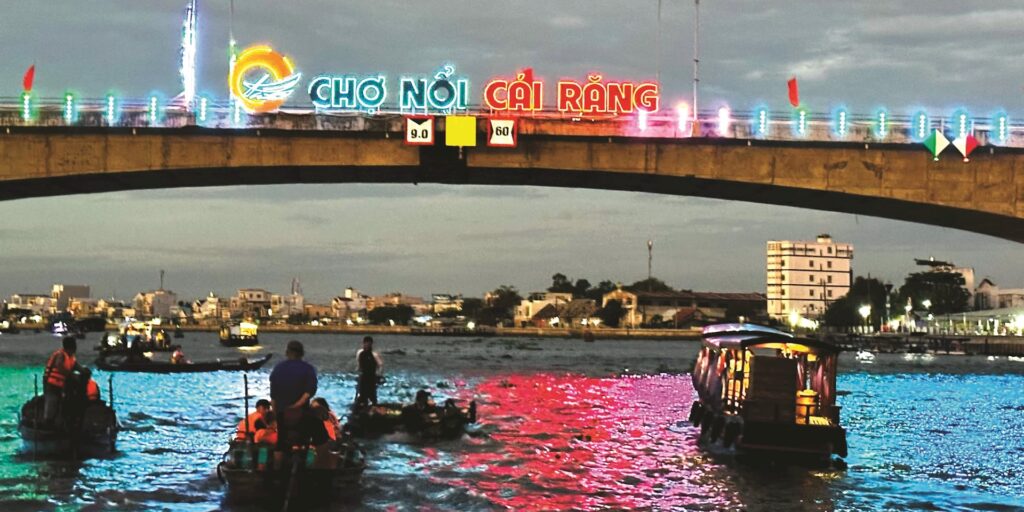 Bình minh trên sông: Chợ nổi Cái Răng và Vườn trái cây