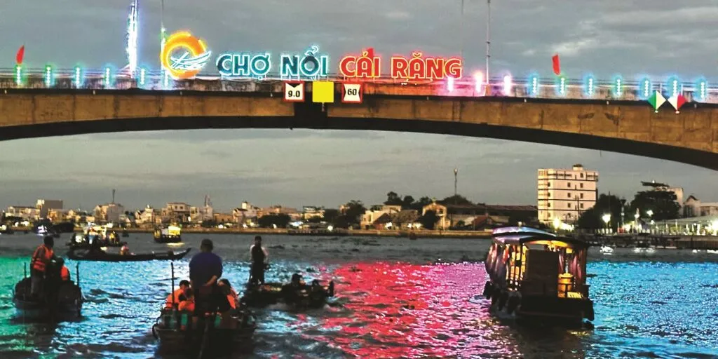 Bình minh trên sông: Chợ nổi Cái Răng và Vườn trái cây