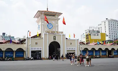Tour riêng nửa ngày khám phá thành phố Sài Gòn bằng xe Jeep cổ điển của quân đội (ảnh 4)