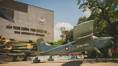 Tour riêng nửa ngày khám phá thành phố Sài Gòn bằng xe Jeep cổ điển của quân đội (ảnh 5)