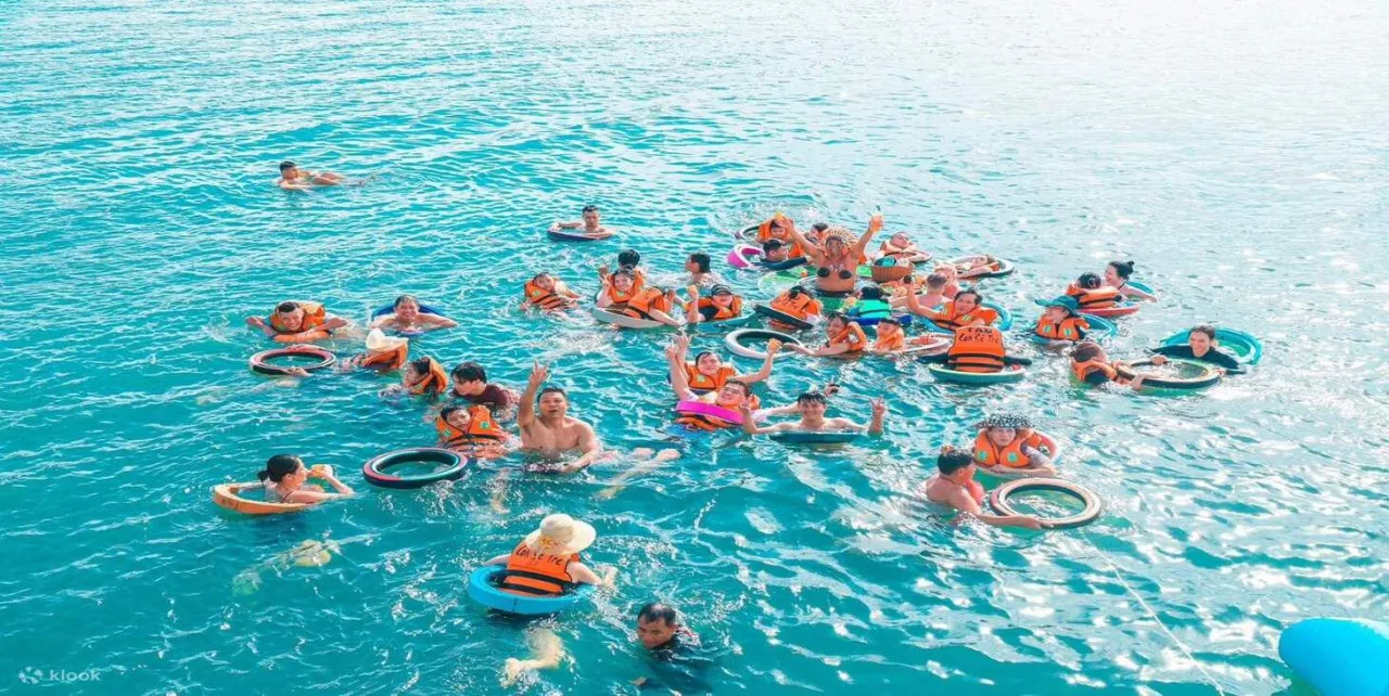 THAM QUAN ĐẢO NHA TRANG – TIỆC BAR NỔI TRÊN BIỂN