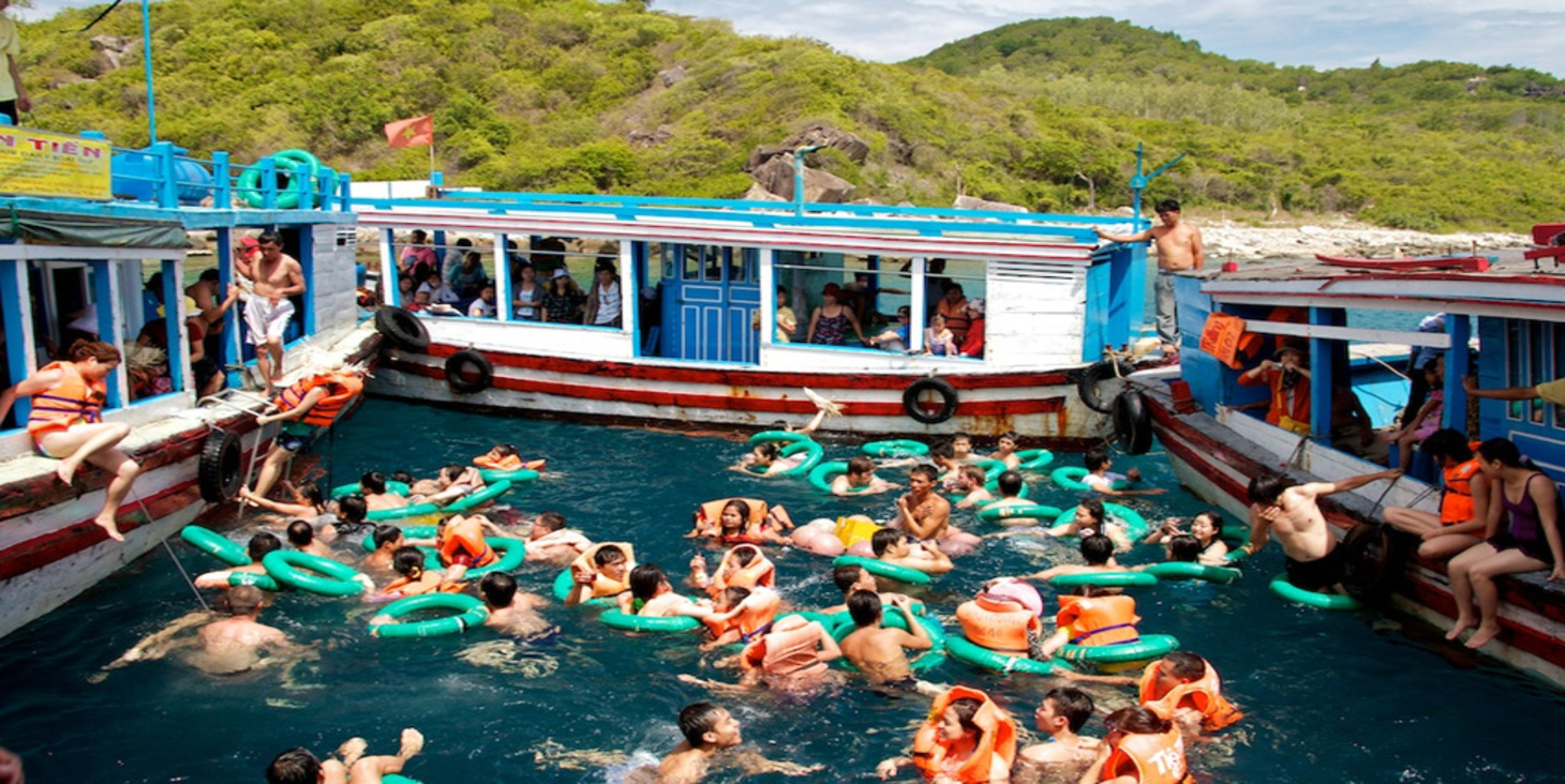 THAM QUAN ĐẢO NHA TRANG – TIỆC BAR NỔI TRÊN BIỂN — Việt Nam