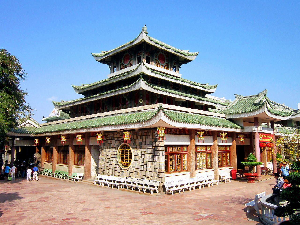 Tour tham quan Dinh Độc Lập - Miếu Bà - Bảo Tàng - Nhà Thờ Đức Bà - Bưu Điện - Bến Nhà Rồng (ảnh 3)