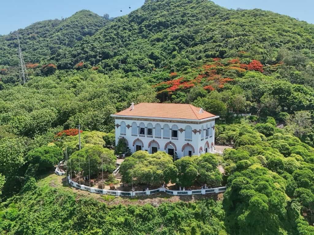 Tour Vũng Tàu: Bãi Sau - Tháp Tam Thắng - Bạch Dinh - Mũi Nghinh Phong - Chùa - Chợ - Khu Bò Sữa (ảnh 2)
