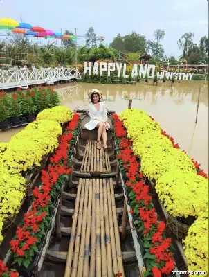 TOUR HỒ CHÍ MINH - ĐỒNG THÁP (LÀNG HOA SA ĐÉC - HAPPY LAND HÙNG THY - VƯỜN QUÝT HỒNG LAI VUNG - CHÙA LÁ SEN) (ảnh 2)
