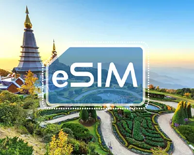Traveller using a Thailand eSIM in Bangkok