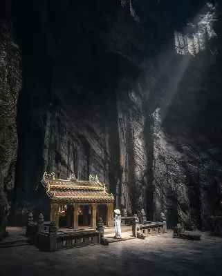 Chùa Linh Ứng bán đảo Sơn Trà nhìn ra biển Đà Nẵng