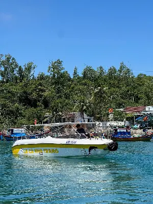 Cano riêng đưa khách tham quan các đảo vịnh Nha Trang