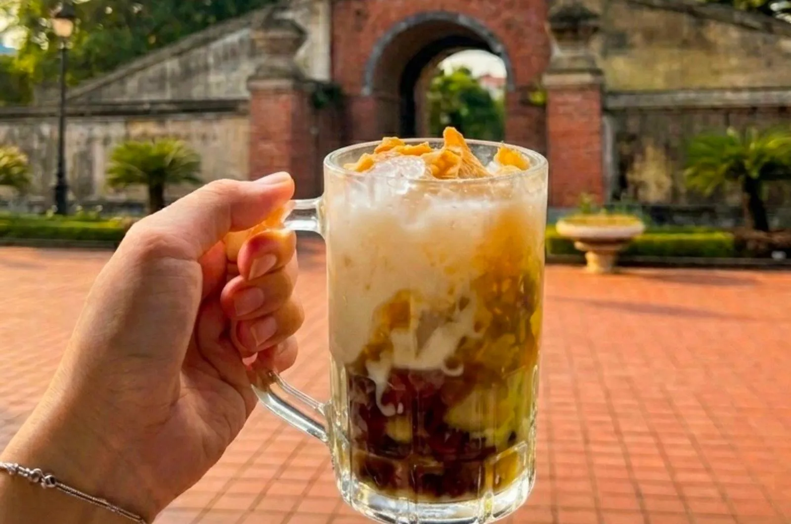 FOOD TOUR - KHÁM PHÁ ẨM THỰC ĐỒNG HỚI VỀ ĐÊM (ảnh 2)