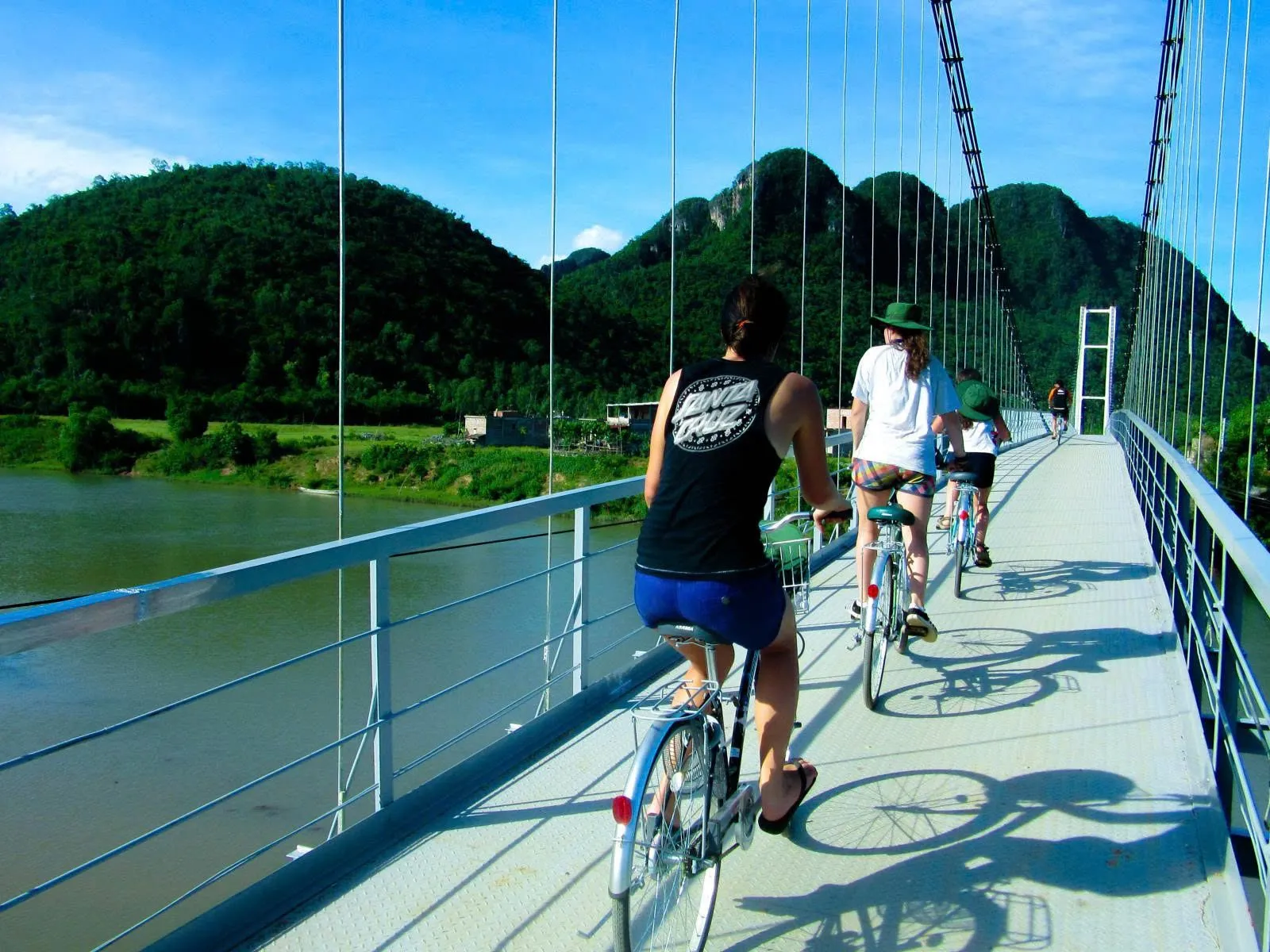 ĐẠP XE KHÁM PHÁ ĐỘNG PHONG NHA - SÔNG CHÀY HANG