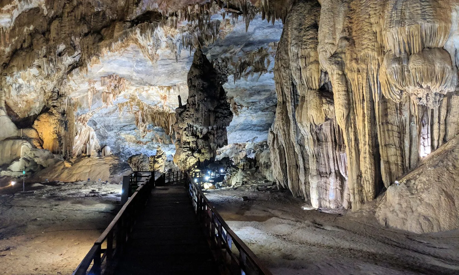 ĐẠP XE KHÁM PHÁ ĐỘNG PHONG NHA - SÔNG CHÀY HANG (ảnh 3)