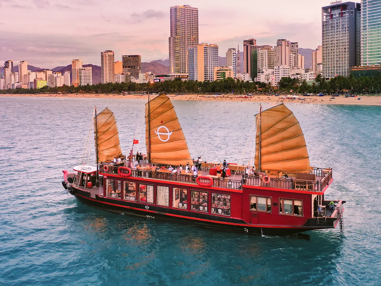 Tour Du Thuyền Emperor Cruises — Khánh Hòa — Nha Trang, Việt Nam