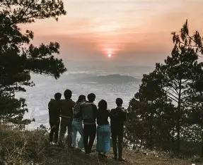 Tour Đà Lạt: Trekking ngắm bình minh núi Hòn Bồ & Săn mây (ảnh 2)