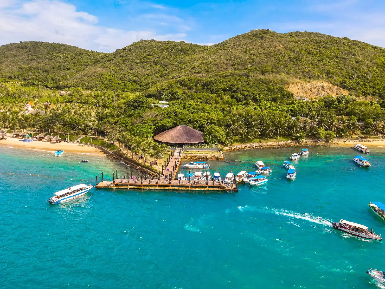 DU NGOẠN ĐẢO NHA TRANG BÃI TRANH - LÀNG CHÀI - CON SẺ TRE — Nha Trang — Khánh Hòa, Việt Nam