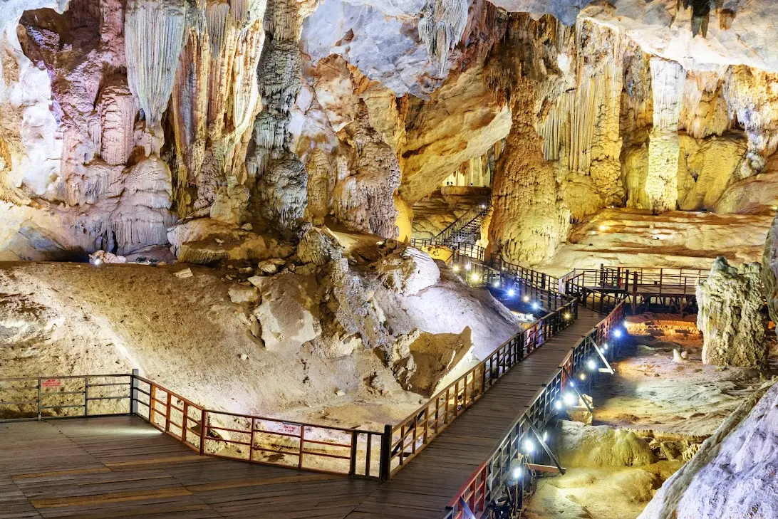 TOUR ĐỘNG THIÊN ĐƯỜNG - KHÁM PHÁ HANG TỐI — Quảng Bình