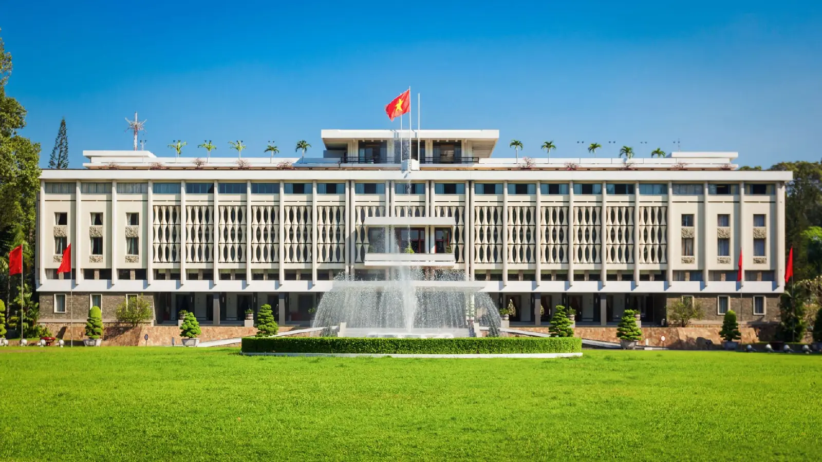 胡志明市之旅 - 统一宫 - 天后庙 - 唐人街 - 美湫 — 美拖