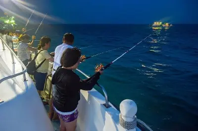TOUR CÂU MỰC ĐÊM PHÚ QUỐC: NGẮM HOÀNG HÔN & THƯỞNG THỨC HẢI SẢN (ảnh 2)
