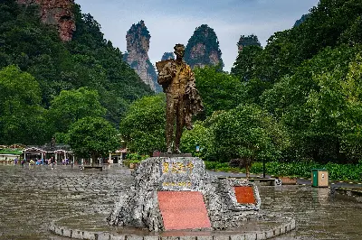 Tour Hà Nội - Trường Sa - Trương Gia Giới – Phượng Hoàng Cổ Trấn – Thất Tinh Sơn 6 ngày 5 đêm (ảnh 2)