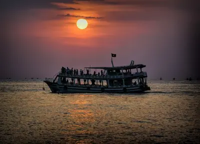 PHÚ QUỐC: TOUR DU THUYỀN NGẮM HOÀNG HÔN – ĂN BBQ & CHECK-IN CẦU HÔN