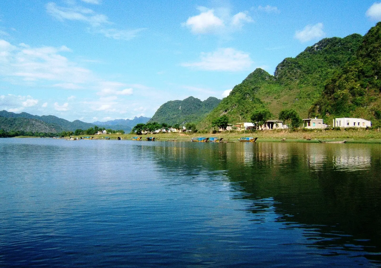 Khám phá Hang Chà Lòi 2D1N / 1D