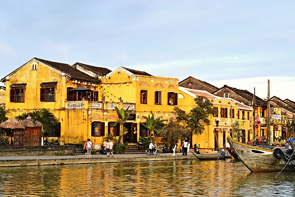 TOUR VIỆT NAM CAO CẤP: HÀ NỘI – HẠ LONG – HỘI AN – TP.HCM 10 NGÀY 9 ĐÊM