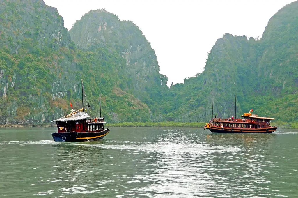 TOUR VIỆT NAM XUYÊN VIỆT: HÀ NỘI – HẠ LONG – HỘI AN – HUẾ – TP.HCM 10 NGÀY 9 ĐÊM