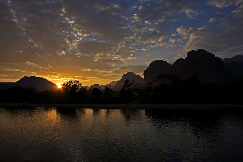 TOUR LÀO: VIÊNG CHĂN – VANG VIENG – LUANG PRABANG – NONG KHIAW 9 NGÀY 8 ĐÊM