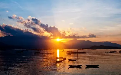 HOÀNG HÔN NHA PHU – ĐÊM TRÊN ĐẢO HOA LAN 2N1Đ