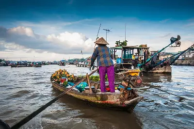 Tour Việt Nam 9 ngày: TP.HCM – Hà Nội – vịnh Hạ Long – Huế (ảnh 3)