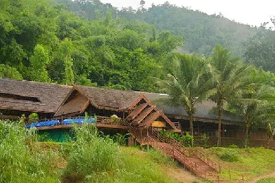Du thuyền Việt Nam – Lào 2 ngày: Luang Prabang – Pakbeng (ảnh 2)