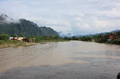 Tour trekking Lào 3 ngày: Vang Vieng – Viêng Chăn (ảnh 3)