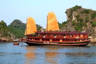 Cruise Vietnam 2 days: Hạ Long Bay (photo 2)
