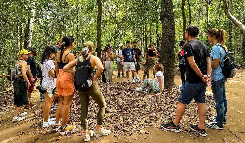 Tour TP.HCM & địa đạo Củ Chi nửa ngày