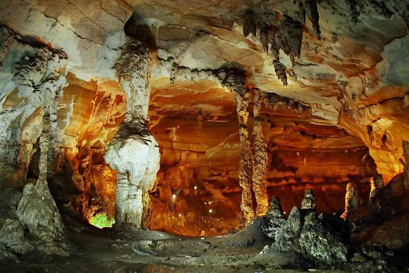 Phong Nha 당일 투어 – Huế