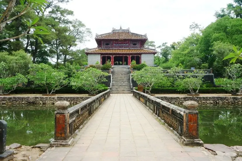 Tour Việt Nam 10 ngày: Hà Nội – vịnh Hạ Long – Huế – Đà Nẵng