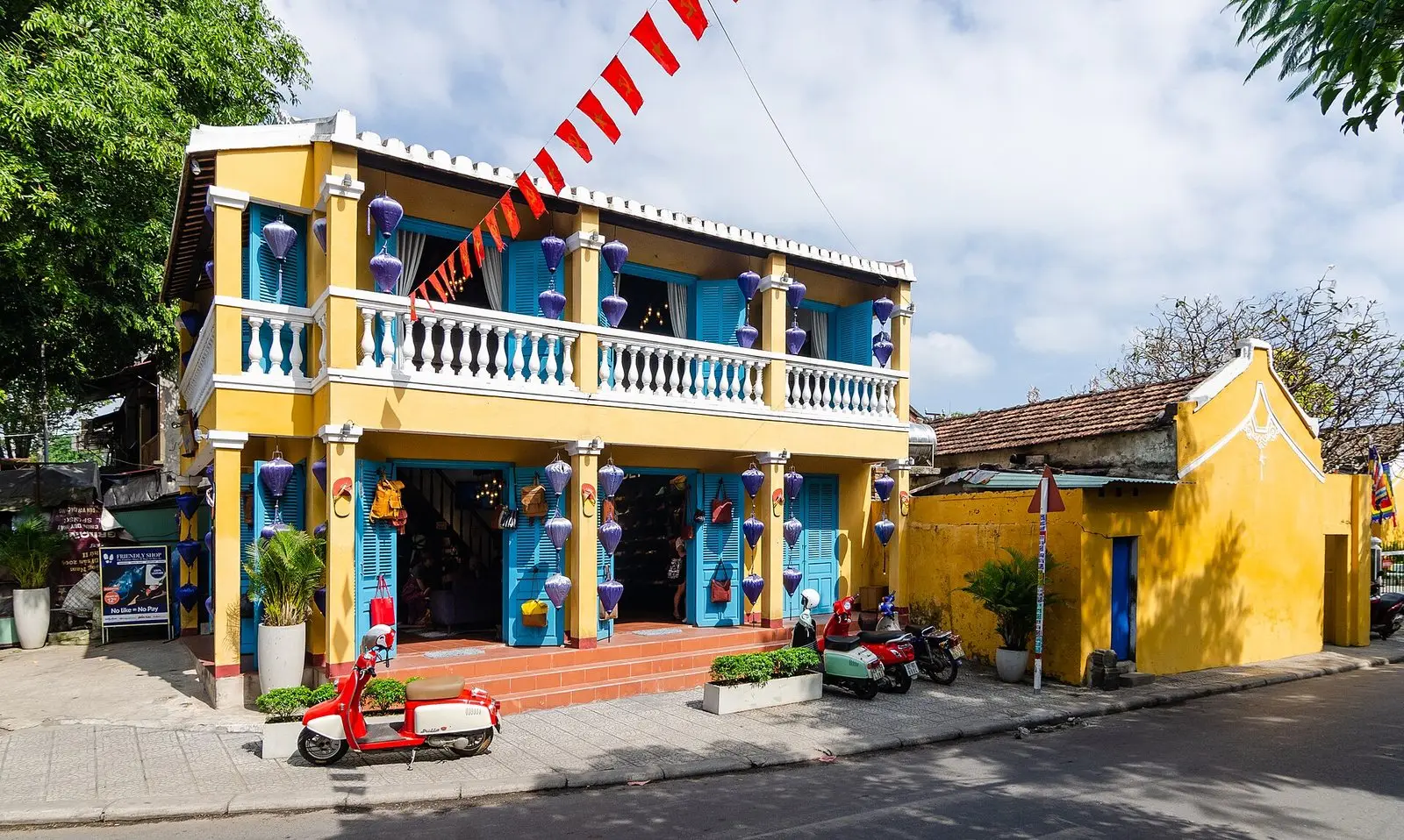 Tour Con đường Di sản 6 ngày: Đà Nẵng – Hội An – Huế – Quảng Bình — Miền Trung
