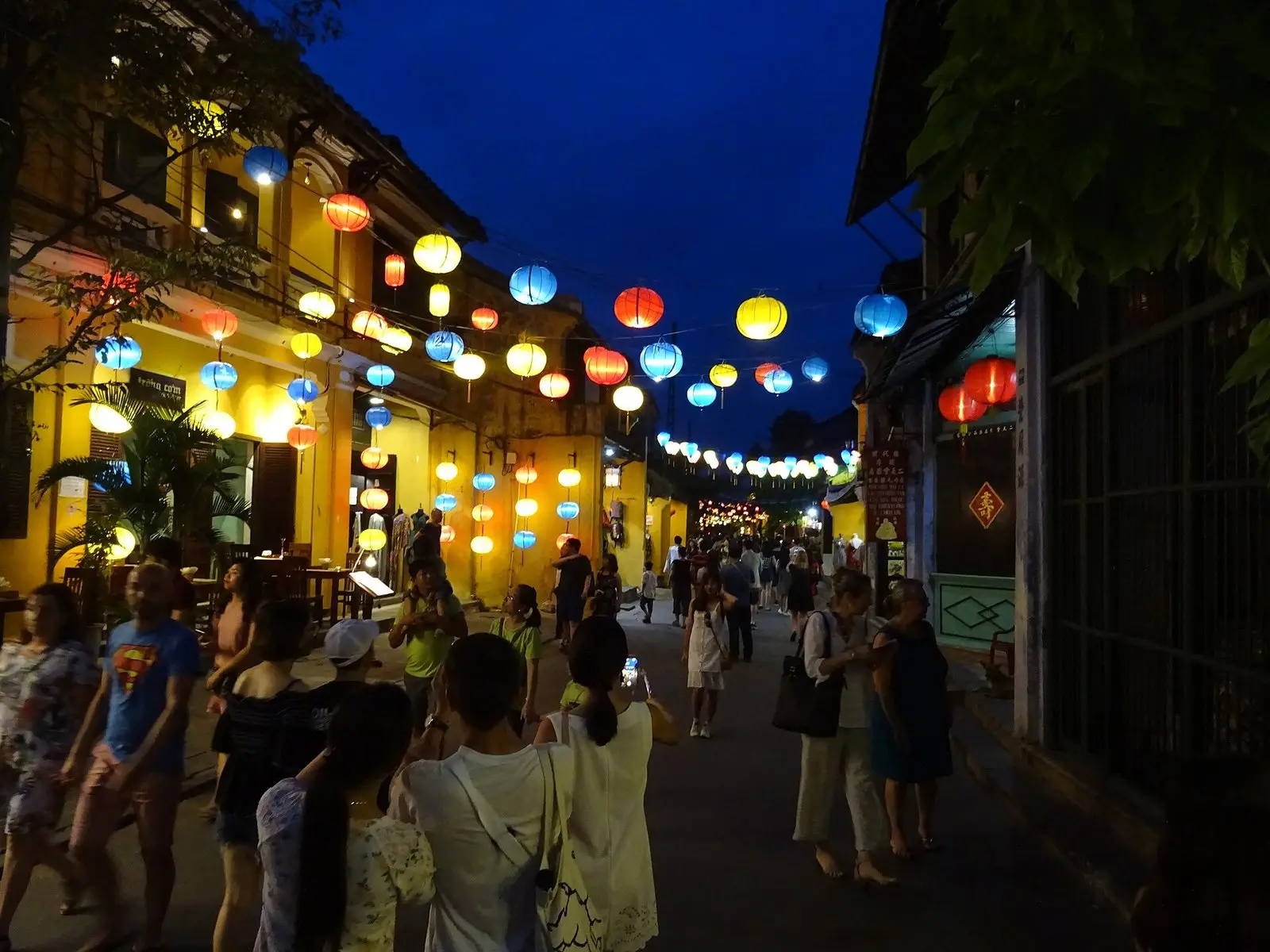 Trải nghiệm làm & vẽ đèn lồng Hội An — Hội An
