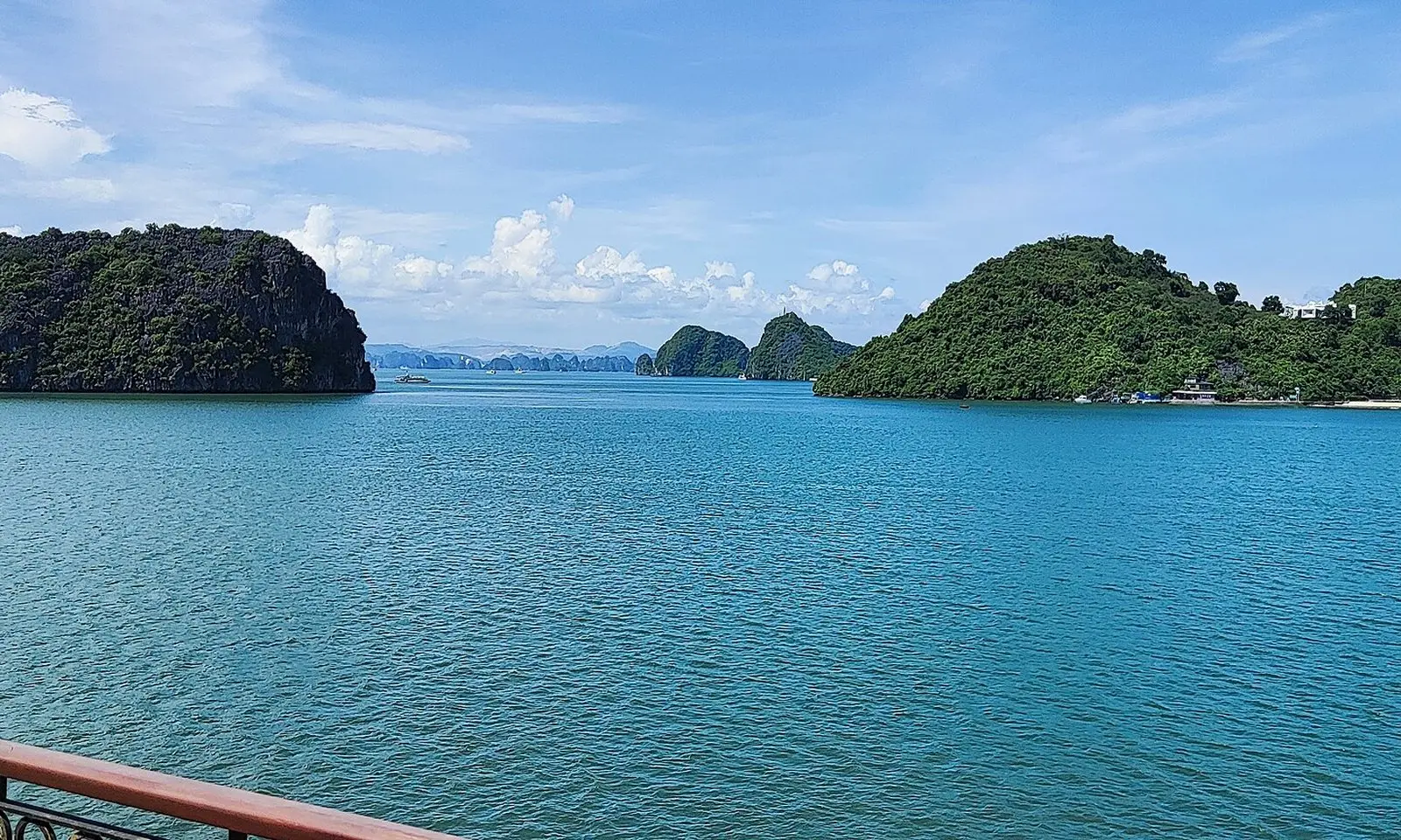 Du thuyền Việt Nam 3 ngày: vịnh Hạ Long – Hà Nội – Bái Tử Long – tàu Pelican