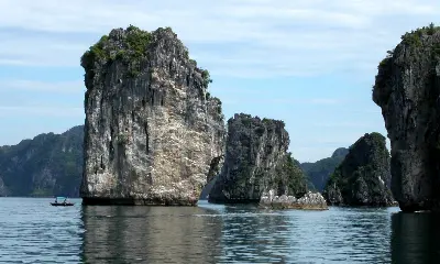 Tour Việt Nam 14 ngày: Hà Nội – vịnh Hạ Long – Huế – Hội An (cao cấp)