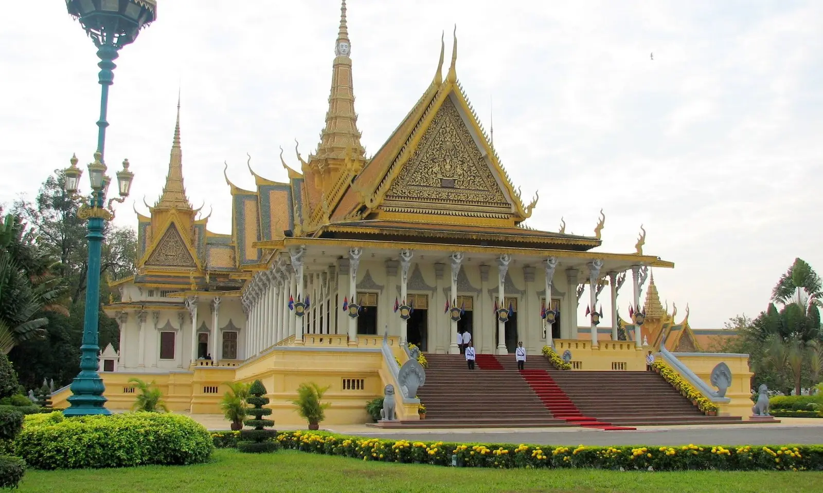 Trekking tour Vietnam – Cambodia 19 days: Phnom Penh – Kep – Kratie – Siem Reap — Phnom Penh