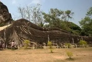 Tour Việt Nam – Lào 5 ngày: Viêng Chăn – Luang Prabang – thác Kuang Si (ảnh 3)