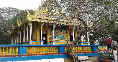 Small-Group Sóc Trăng – Bạc Liêu Day Trip from Cần Thơ: Som Rông Pagoda, Chùa Dơi and the Conical Hat Theatre (photo 2)