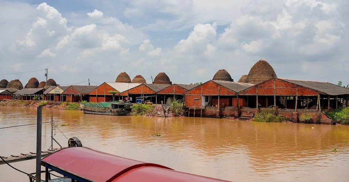 Tour 1 ngày Vĩnh Long từ Cần Thơ: làng gốm đỏ Mang Thít và cù lao An Bình — Vĩnh Long, Việt Nam