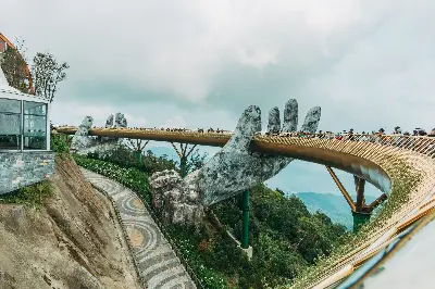 Cầu Vàng Bà Nà Hills với đôi bàn tay khổng lồ – kinh nghiệm chơi Bà Nà