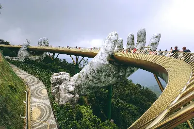 Toàn cảnh Cầu Vàng Bà Nà Hills – đặt xe Đà Nẵng đi Bà Nà trên Go365