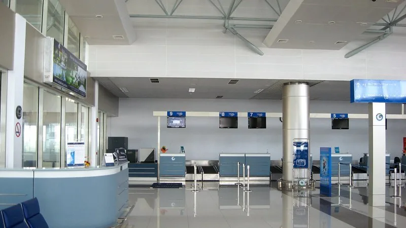 Khu vực quầy làm thủ tục trong nhà ga hành khách sân bay Liên Khương, Đà Lạt