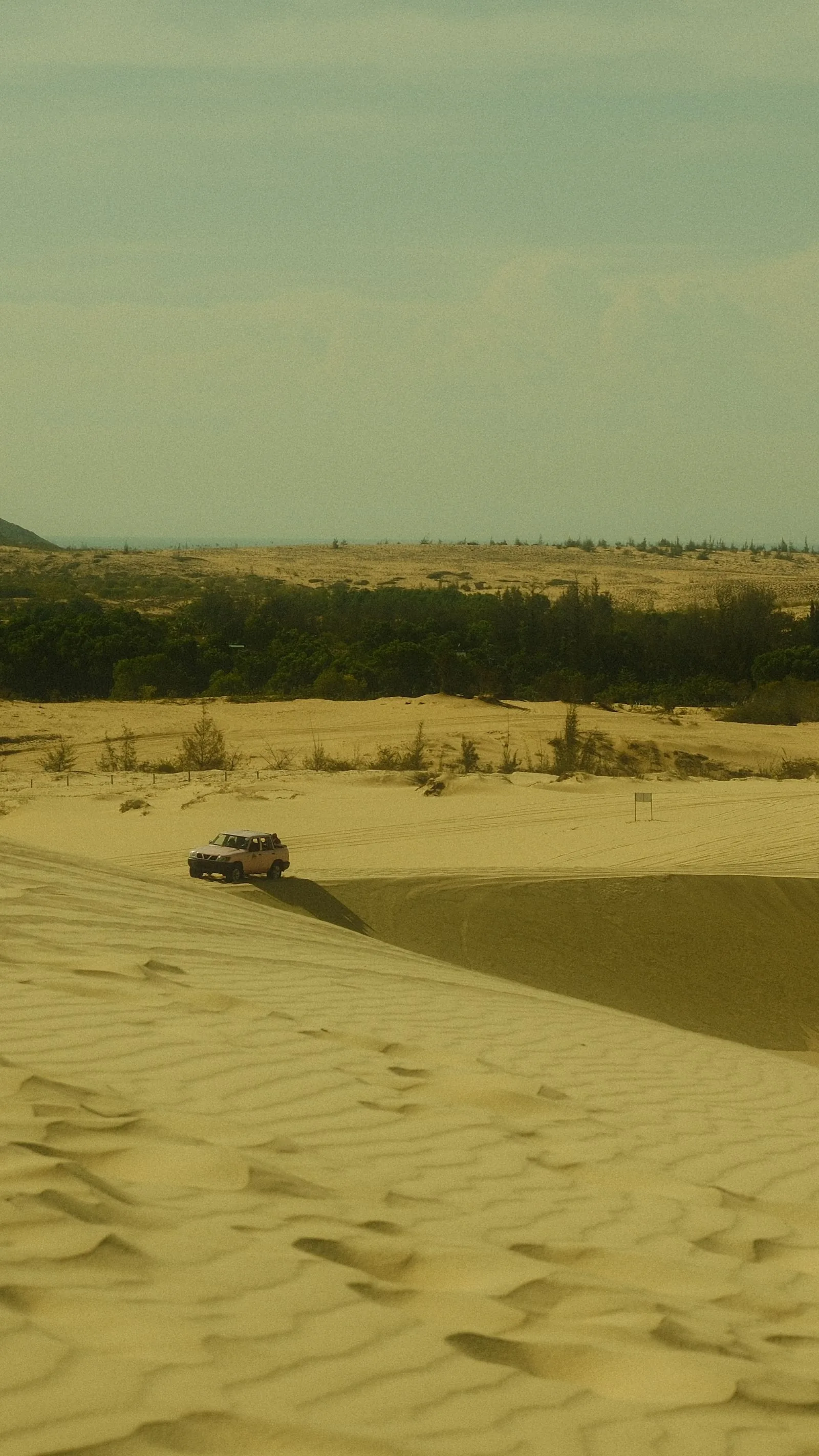 Trải nghiệm xe jeep vượt đồi cát Mũi Né – hoạt động được nhiều tour yêu thích