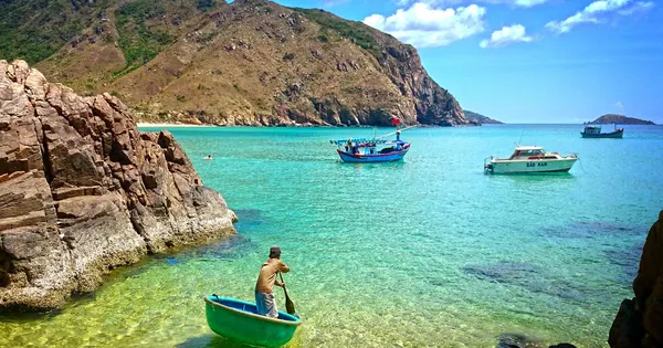 位于Quy Nhơn的Kỳ Co海滩，是从Nha Trang出发的巴士路线的目的地