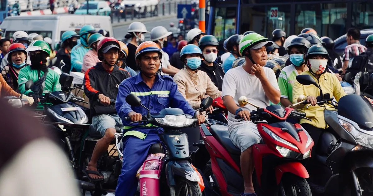 Heavy traffic flow during rush hour — a common reason itineraries change